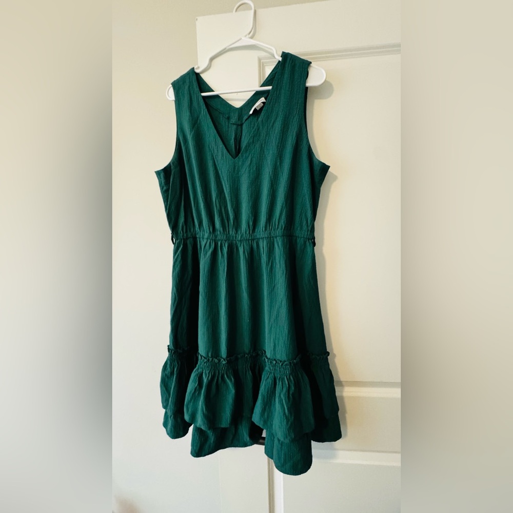 🔥$10FINAL PRICE🔥Calvin Klein Hunter Green V-Neck Sleeveless Tiered Ruffle Dress🧡 - Picture 4 of 10